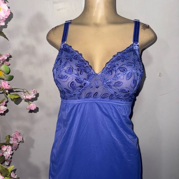 Elegant Blue Lace Chemise - Picture 2 of 8